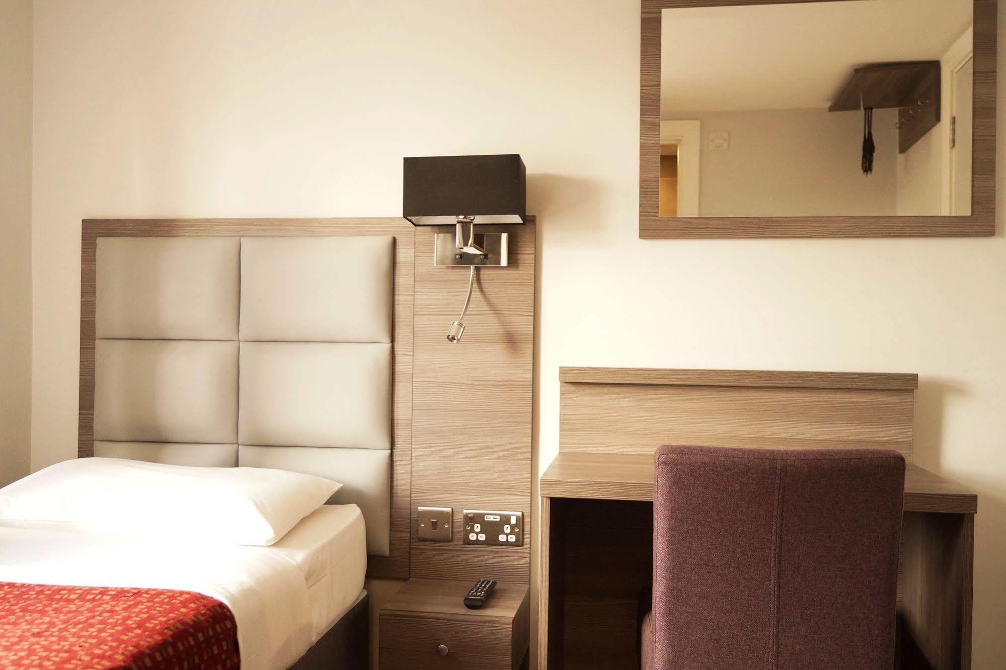 Comfotel Prpl London Bagian luar foto